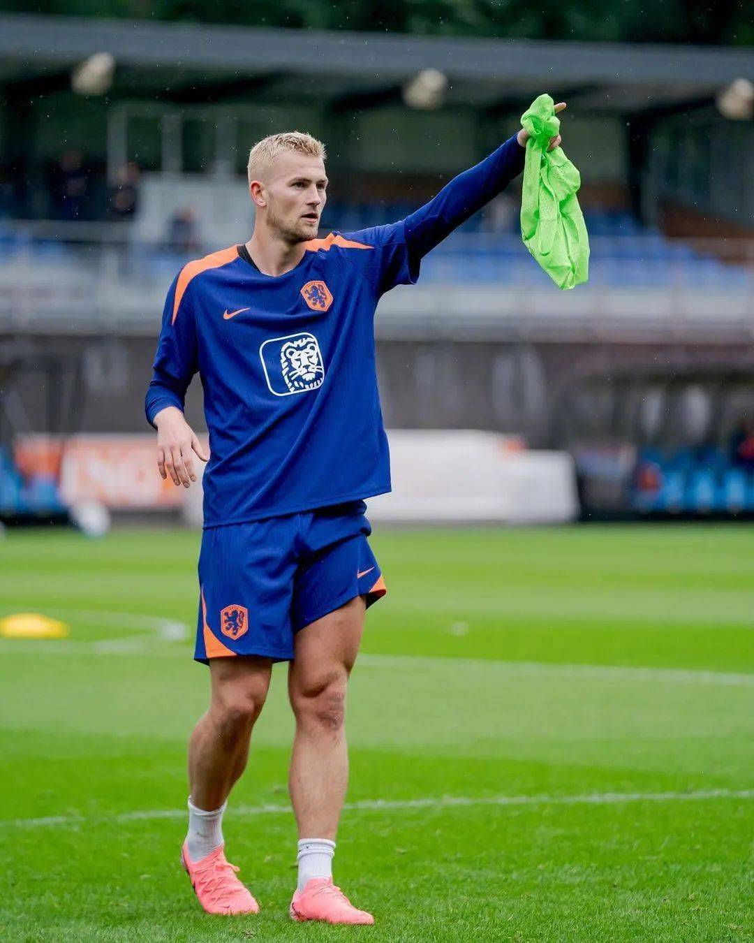 包含英格兰碾压秘鲁,穆勒统治全场的词条 包含英格兰碾压秘鲁,穆勒统治全场的词条