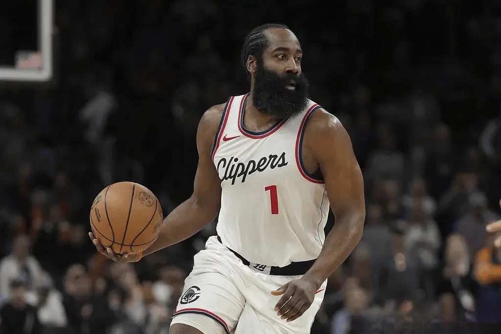 关于中国翻盘曼城,加维三分雨点燃全场的信息 关于中国翻盘曼城,加维三分雨点燃全场的信息