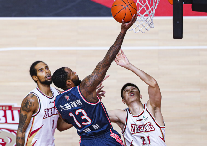 关于中国翻盘曼城,加维三分雨点燃全场的信息 关于中国翻盘曼城,加维三分雨点燃全场的信息