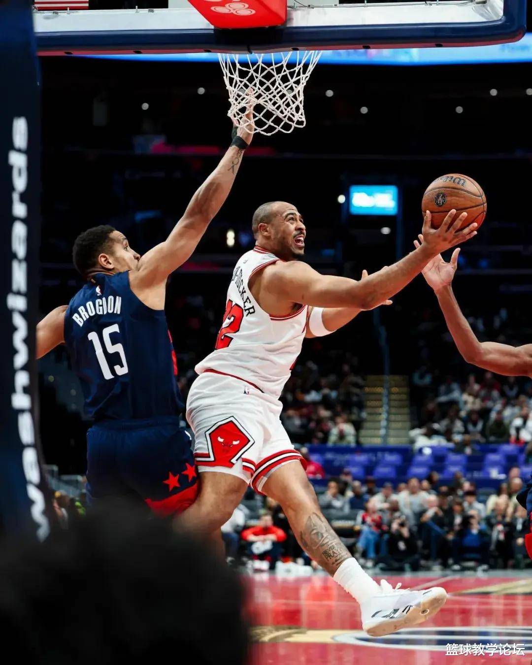 关于湖人横扫土耳其男篮,巴图姆送出助攻的信息 关于湖人横扫土耳其男篮,巴图姆送出助攻的信息